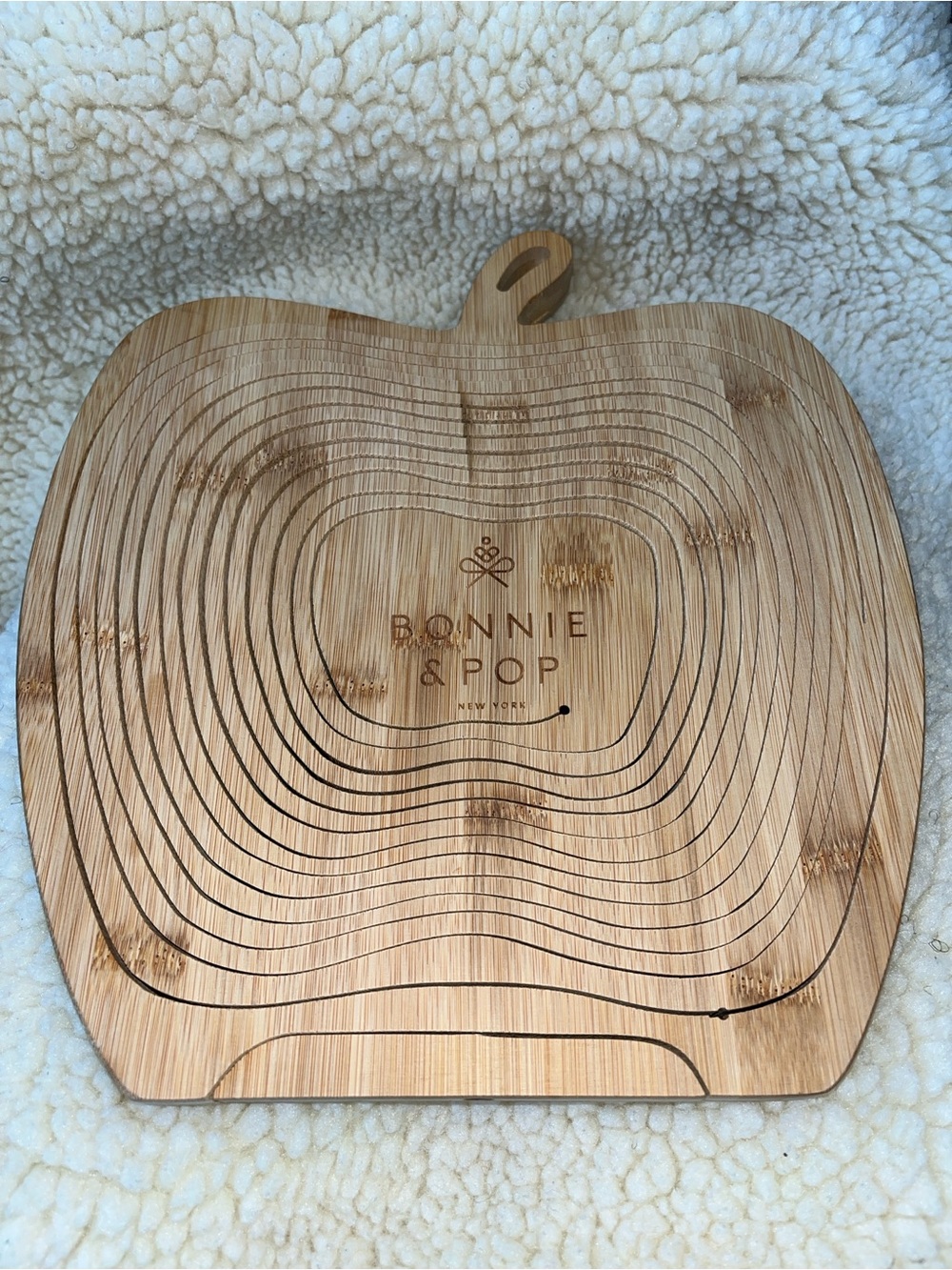 Bonnie & Pop New York Bamboo Apple Collapsible Fruit Basket Trivet